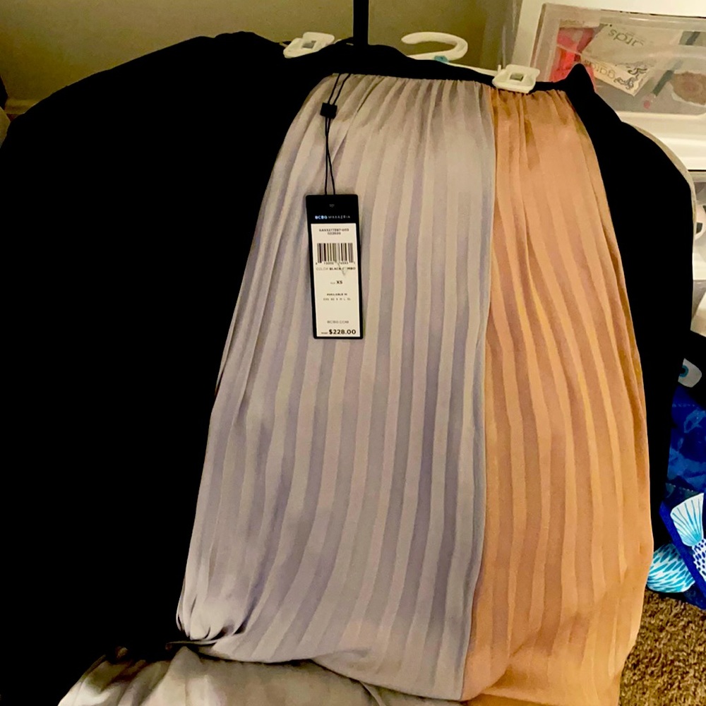 Beautiful full flare midi skirt with color block